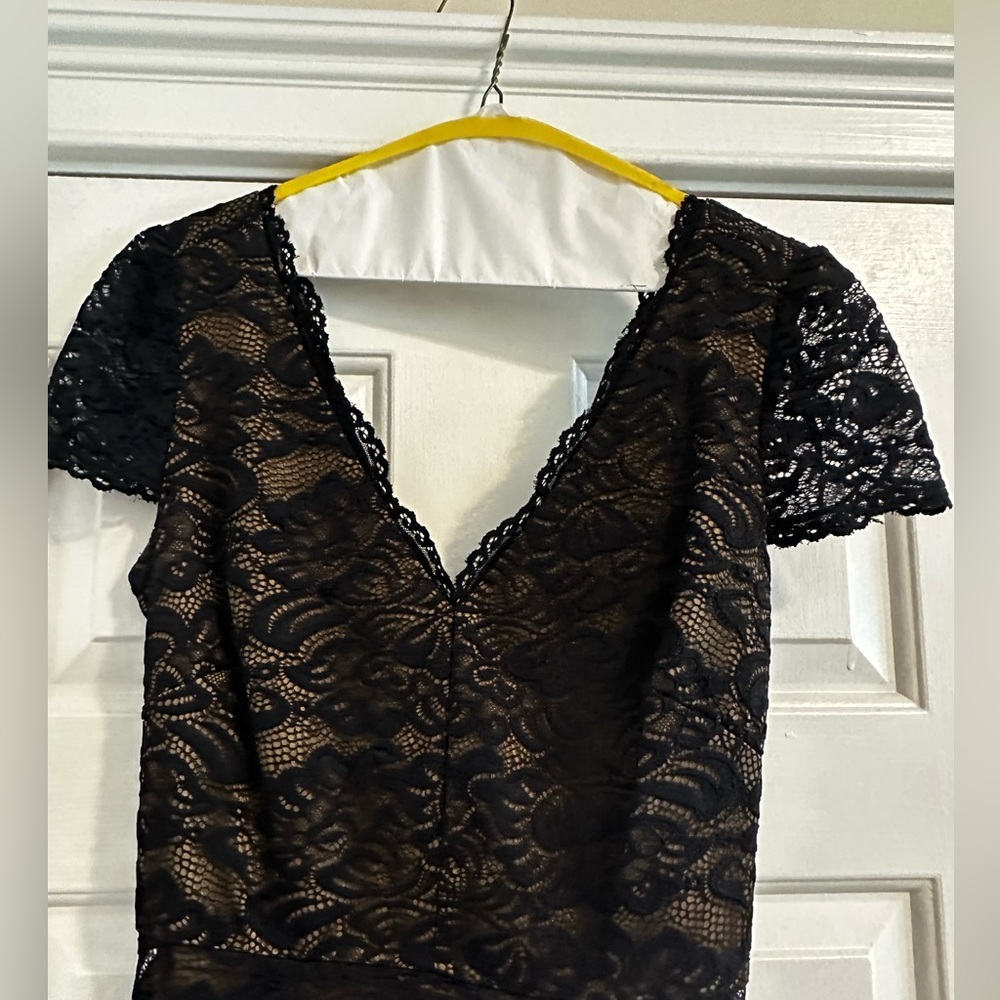 Laundry by Shelli Segal Size 8
